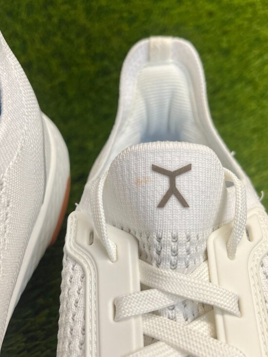 Flux Adapt Runner White Gum Mens Size 8.5 Womens Size 10  Flux Adapt Runner White Gum Mens Size 8.5 Womens Size 10 Running Athletic Shoes